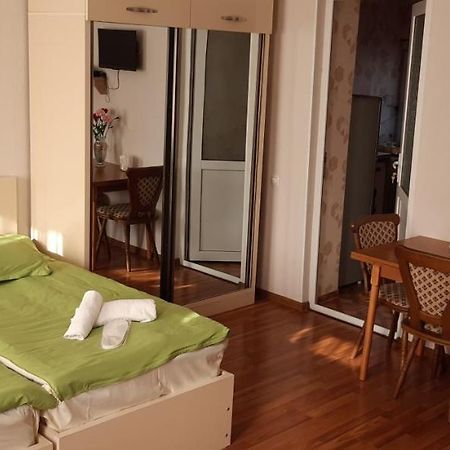 Tamara'S Apartament In Avlabari Tbilisi Exterior photo